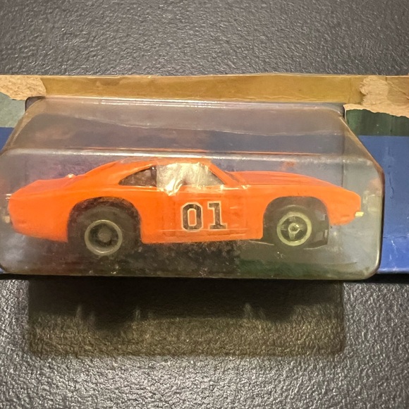 VINTAGE 1981 IDEAL TOY CORP SLOT CAR THE DUKES OF HAZZARD GENERAL LEE - Picture 1 of 7